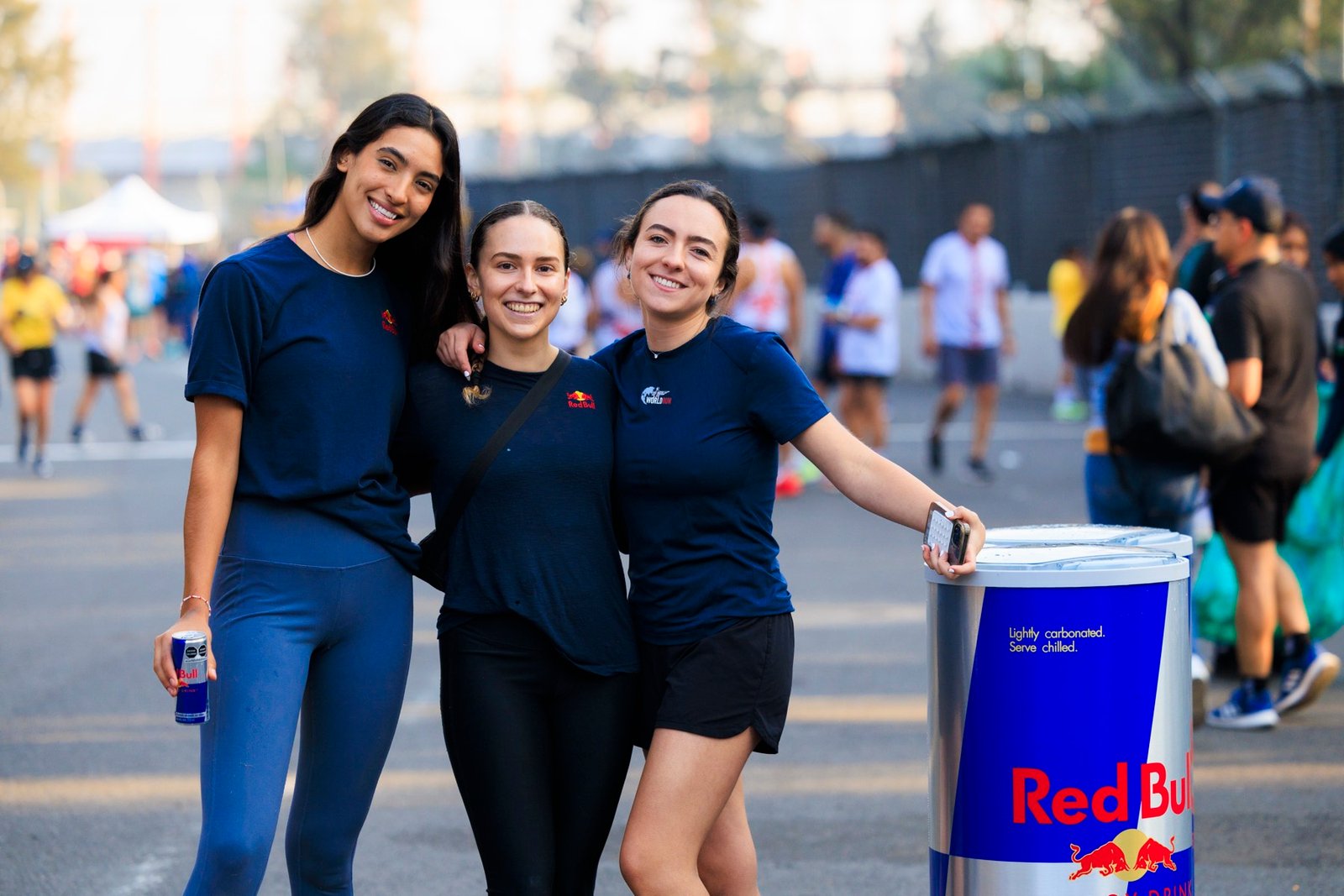 Corredores en carrera solidaria global