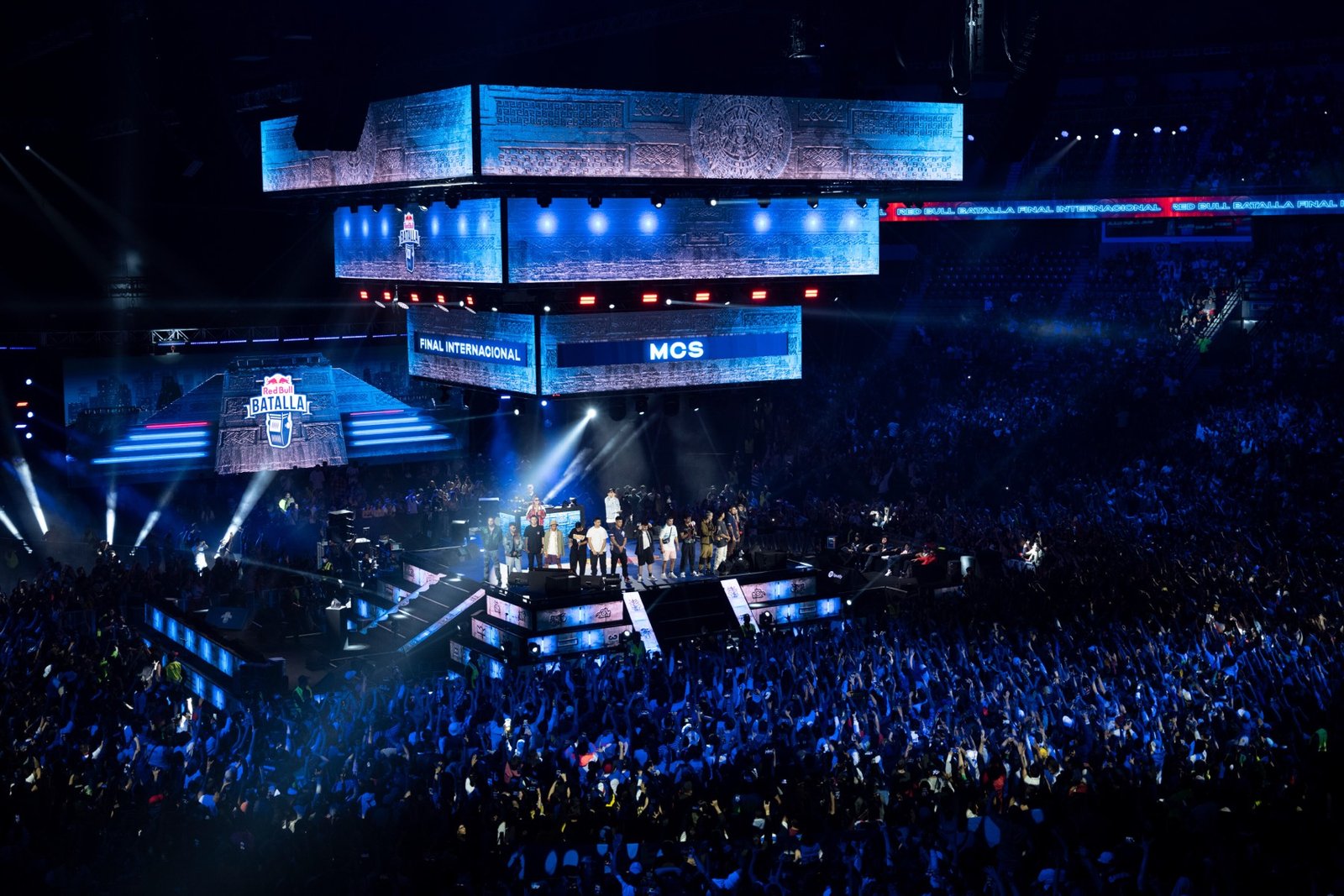 Batalla de freestyle frente a arena llena