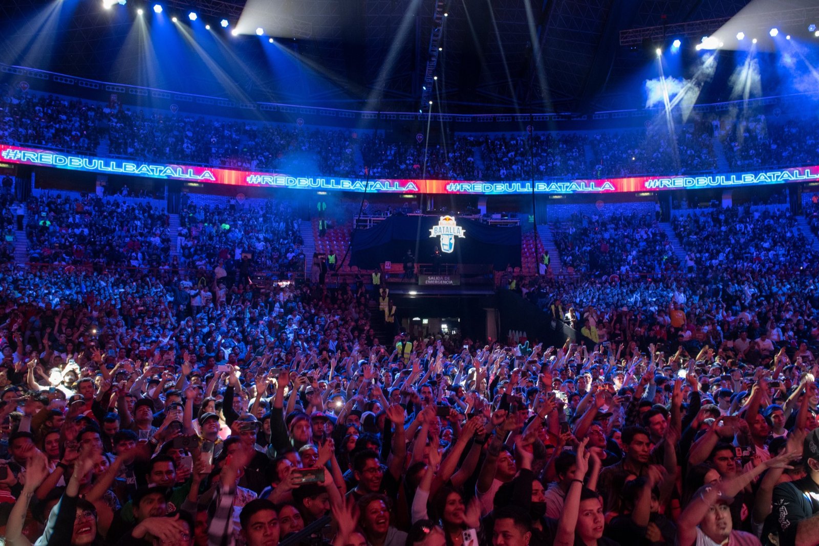Arena llena en batalla de freestyle internacional